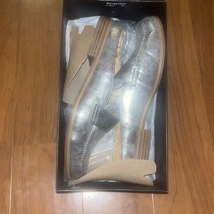 Women’s Naturalizer Silver Slides. Size 10